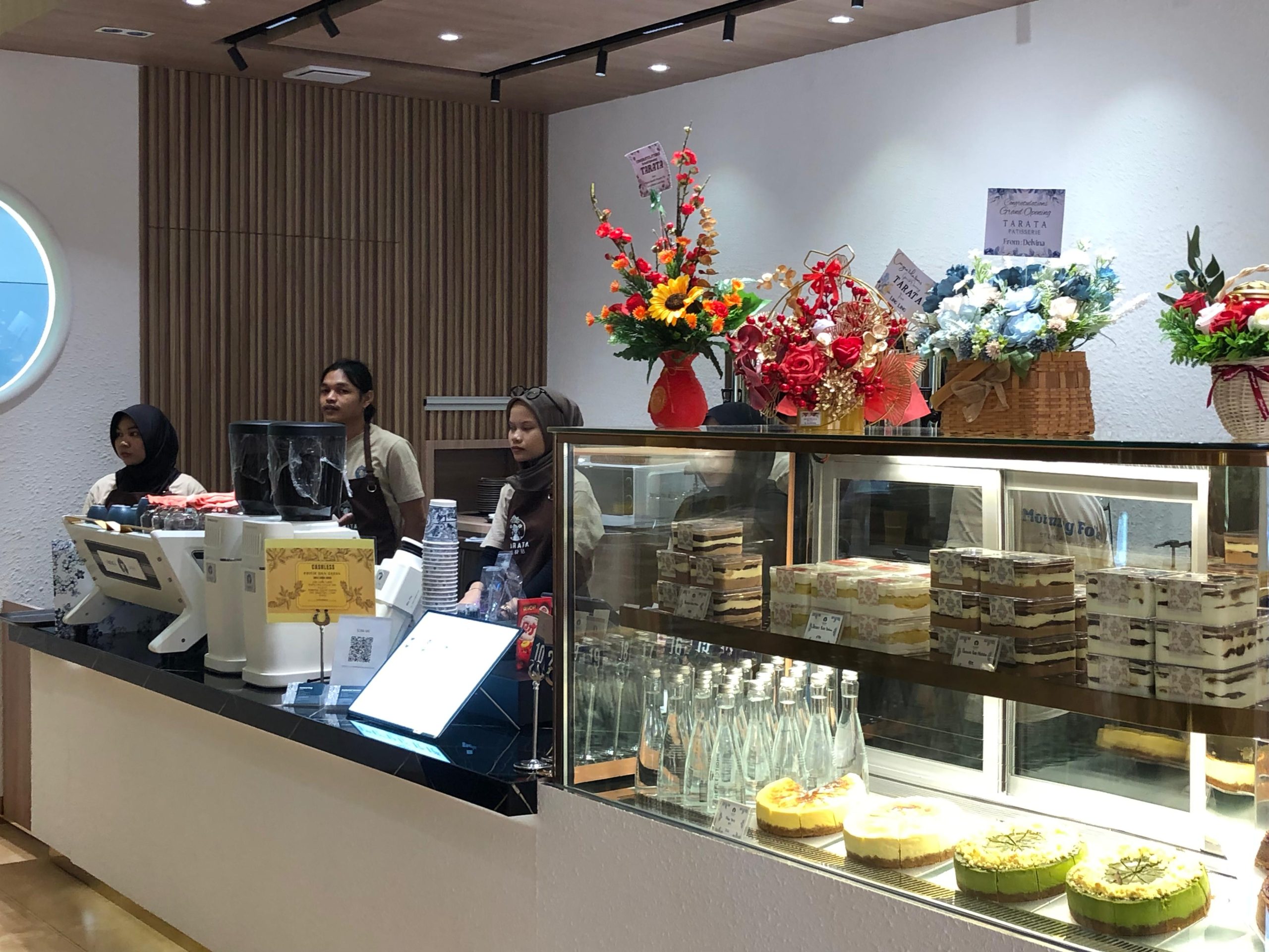 Tarata Patisserie Batam dengan konsep budaya Nusantara.